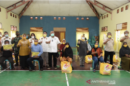 Gubernur Gorontalo serahkan bantuan pangan untuk 2.515 warga Pohuwato
