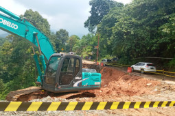 Dinas PUPR Banten siapkan alat berat untuk penanganan longsor