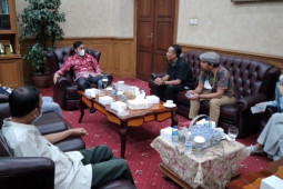 Ketua DPRD Provinsi Jambi sambut hangat PTI dan ajak bersinergi membangun teater