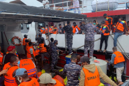 115 penumpang KM Simba-1 yang terkatung-katung dievakuasi dari perairan Kepulauan Sula