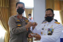 Waka Polda Sumut beri kejutan di HUT TNI AL ke-76