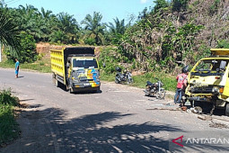 Mobil truk tabrak pejalan kaki di Mukomuko