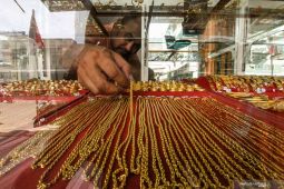 Harga emas jatuh 21,60 dolar ke terendah 7 pekan, kekhawatiran Omicron reda