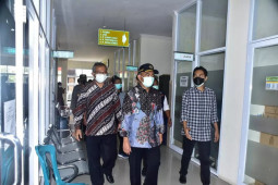 Menko Muhadjir tinjau RS Lapangan COVID-19 di Balerejo Madiun