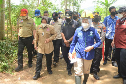 Mensos Risma ikuti simulasi bencana tsunami di Pantai Pacitan