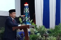 Gubernur Al Haris dan pensiunan RRI Jambi 'reunian' di Hari Radio