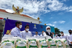 Melalui Pemprov, HIPMI Jatim salurkan 25 ton beras untuk warga terdampak pandemi