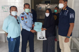 Kemenkumham serahkan jenazah korban kebakaran lapas ke keluarga