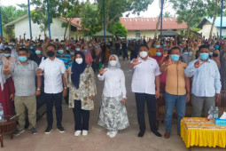 Anggota DPR-RI Delia Pratiwi Sitepu sosialisasi makanan sehat buat warga Desa Teluk Secanggang