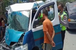Laka lantas Angdes Vs truk angkut gas elpiji