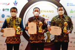 Bank Kalsel raih penghargaan spesial sebagai TOP BUMD