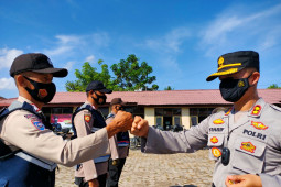 Bhakti sosial HKBG Ke-69, Kapolres Dompu salurkan bantuan kepada masyarakat melalui Bhabinkamtibmas