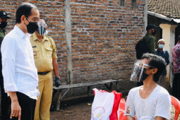 Presiden Joko Widodo bertemu warga Klaten bernama Joko Widodo