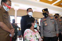 Polda Sumut vaksinasi 5.000 jemaat HKBP Pearaja Tarutung