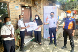 PT KAI Sumut  bantu elektrifikasi warga tidak mampu