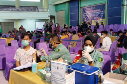 Jelang kuliah tatap muka UIN Sulthan Thaha Jambi vaksinasi mahasiswa