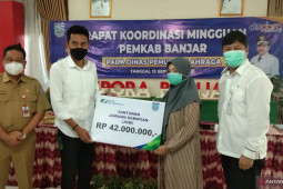 BPJS Ketenagakerjaan serahkan santunan jaminan kematian nonASN Pemkab Banjar