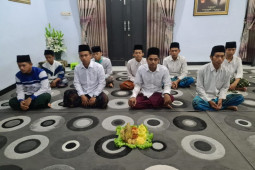 Sepekan, dana abadi pesantren hingga hidup berdampingan dengan COVID-19