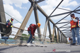 Pemkab Tulungagung akhirnya perbaiki jembatan besar di jalur lingkar kota