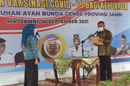 Deputi KS/PK BKKBN kukuhkan Hesti Haris sebagai Bunda GenRe Provinsi Jambi