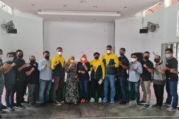 STOK Bina Guna Medan berikan tali asih kepada empat atlet dan pelatih PON Sumut