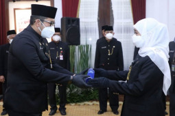 Gubernur Khofifah lantik 16 kepala OPD, sejumlah posisi masih dijabat pelaksana tugas