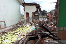 Ruang kelas di SDN 2 Cangkoak Cirebon ambruk, ini penyebabnya