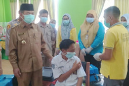 Siswa SMK 10 Merangin divaksin