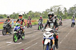 Sebelum bertolak ke Kejurnas, pembalap Jambi berlatih di Sirkuit Zabaq Tanjabtim
