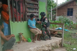 Satgas TNI beri pengobatan keliling untuk warga perbatasan