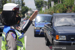 Polisi Cimahi putar balik 158 kendaraan saat ganjil genap di Lembang