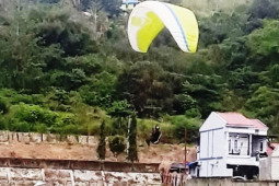 Tim paralayang Jabar latihan pengenalan arena pertandingan PON XX Papua