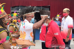 Rombongan pertama kontingen resmi PON Papua mendapat sambutan spesial