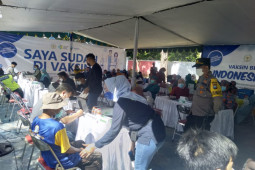 Ribuan warga ikuti Vaksinasi Bersama Ning Lucy di Kota Surabaya