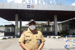 PLBN Entikong mencatat sekitar 100 PMI pulang dari Malaysia setiap hari