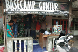 Tim SAR cari seorang pendaki yang hilang di Gunung Guntur