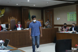 Pertemuan mantan penyidik KPK dengan Azis Syamsuddin diungkap saksi