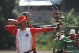 Latihan Atlet Panahan Jatim