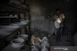 Produksi keramik di Kabupaten Sumedang