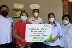 BPJAMSOSTEK Buleleng-Bali santuni Rp299 juta kepada ahli waris Kades Gerokgak