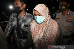 Menilik bupati Kolaka Timur 99 hari menjabat kemudian ditangkap KPK