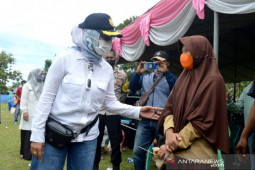 Warga Bone Bolango antusias mengikuti vaksinasi di Lapangan Likada