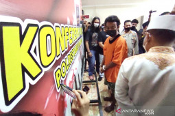 Pembakar mimbar masjid ditangkap, Mahfud: Aparat jangan terburu-buru tetapkan pelaku orang gila