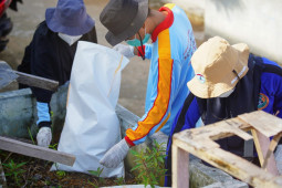Ratusan sukarelawan pungut dan pilah sampah di Waterfront Kota Pontianak