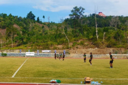 PON Papua: Tim Sepak bola Sumut uji coba Lapangan Stadion Mahacandra Jayapura
