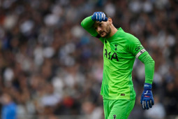 Kami hancur lebur, kata kiper Hotspur Hugo Lloris usai dibantai Arsenal