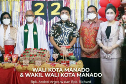 Wali Kota - Wawali Kota Manado Ibadah Syukur di GMIM Via Dolorosa