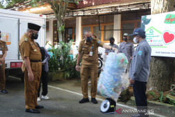 Aksi bersih-bersih pilah sampah di peringatan WCD HSS