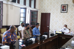 Wawali dorong pedagang pasar tradisional di Surabaya ramah teknologi