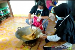 UMKM Sungai Raya produksi aneka dodol sebagai pendapatan baru
